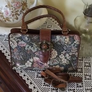 Patricia Nash Tapestry Handbag.